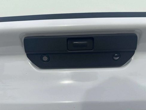Used 2019 Chevrolet Silverado 1500 Custom w/ Custom Convenience Package AWD/4WD image 14