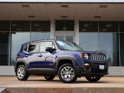 Used 2016 Jeep Renegade Latitude image 2