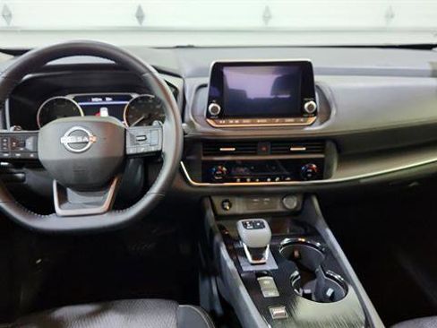 Certified 2025 Nissan Rogue SV image 21