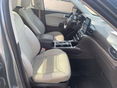 Used 2020 Ford Explorer Platinum w/ Premium Technology Package AWD/4WD image 32