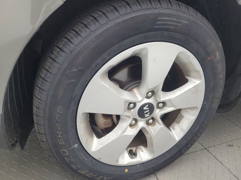 Used 2018 Kia Soul FWD image 31