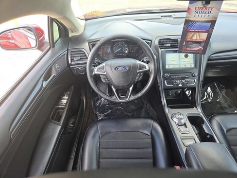Used 2018 Ford Fusion SE w/ Equipment Group 201A FWD image 21