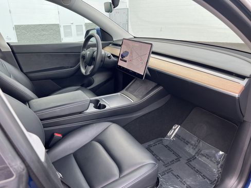 Used 2021 Tesla Model Y Long Range AWD/4WD image 24