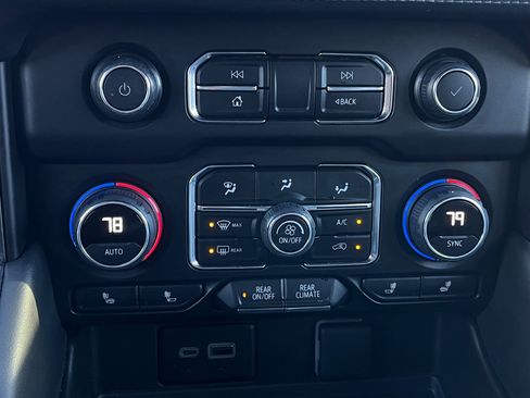 Used 2023 Chevrolet Tahoe Z71 w/ Luxury Package image 43