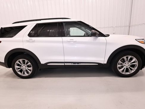 Certified 2023 Ford Explorer XLT w/ Equipment Group 202A AWD/4WD image 2
