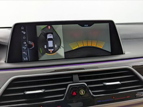 Used 2017 BMW 740i RWD image 28