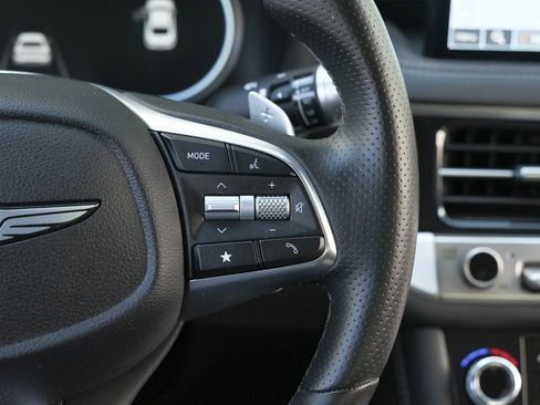 Used 2025 Genesis G70 2.5T image 17