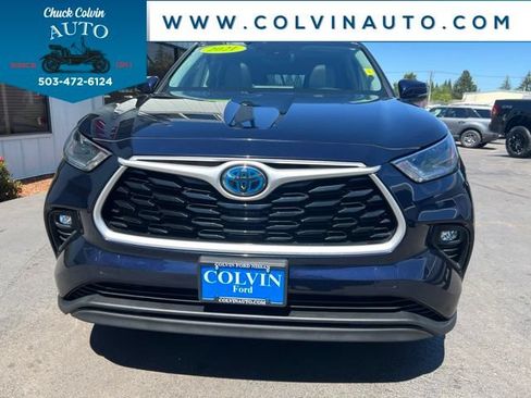 Used 2021 Toyota Highlander XLE AWD/4WD image 3