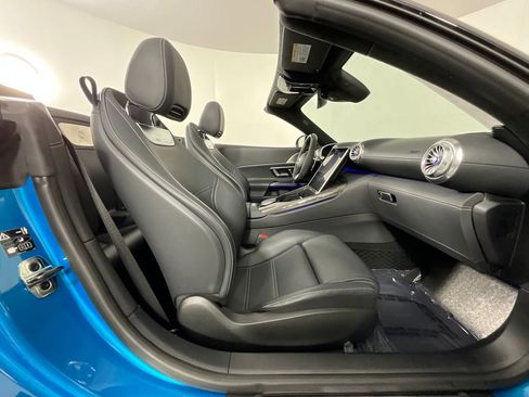 Used 2023 Mercedes-Benz SL 63 AMG 4MATIC w/ Driver Assistance Package image 18