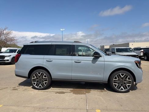 New 2026 Ford Expedition Platinum w/ Platinum Ultimate Package AWD/4WD image 3