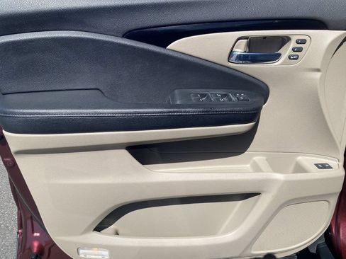 Used 2016 Honda Pilot Touring image 22