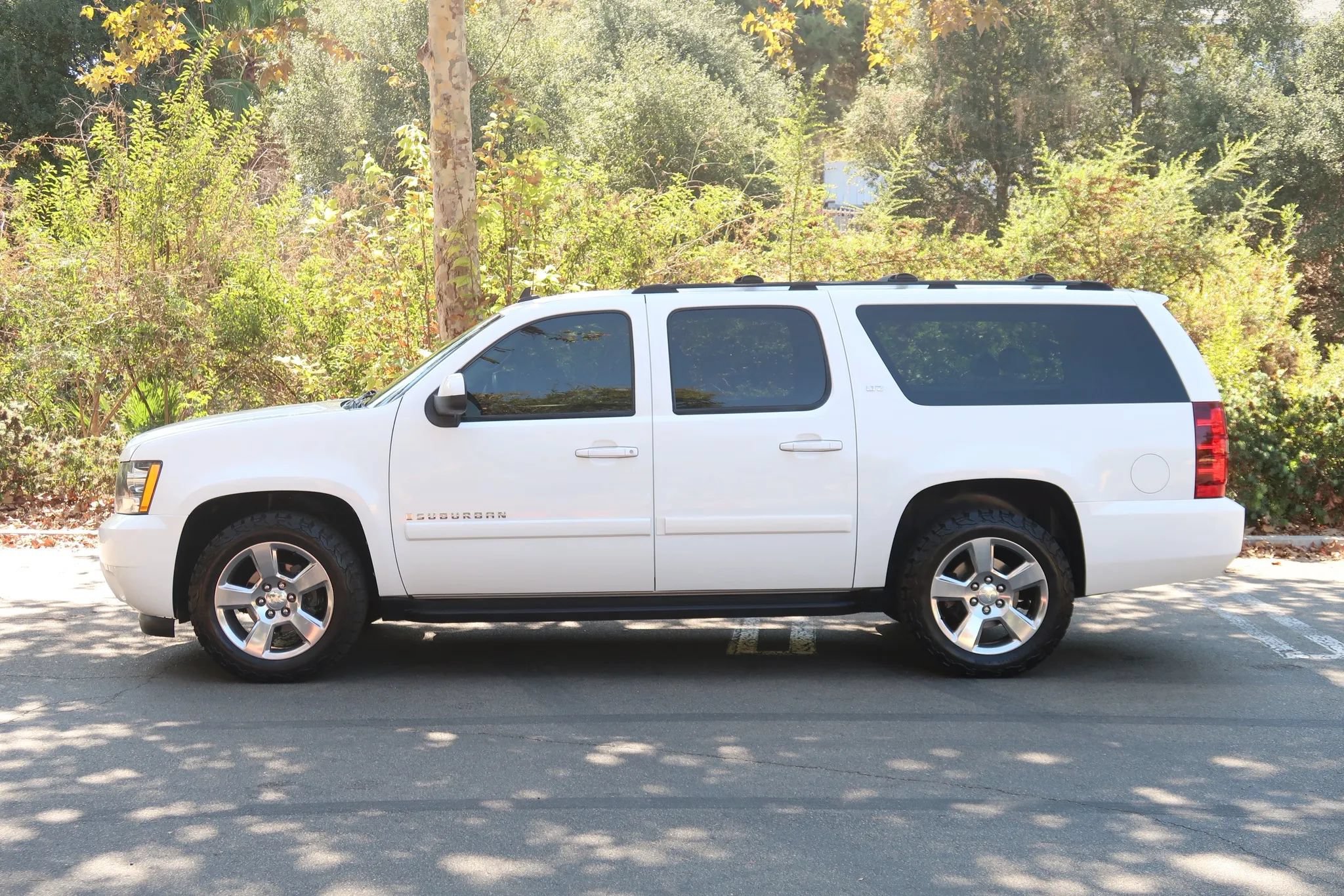 Used 2007 Chevrolet Suburban LTZ w/ LTZ Preferred Equipment Group RWD image 7