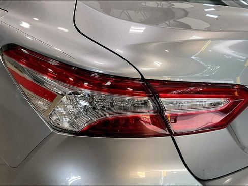 Used 2019 Toyota Camry XLE FWD image 24