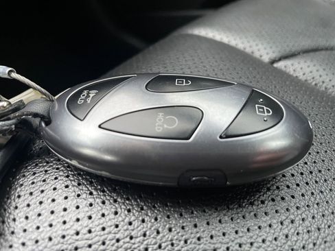 Used 2025 Hyundai Elantra Limited image 22