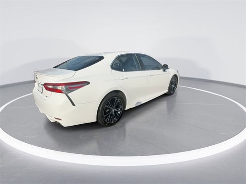 Used 2018 Toyota Camry SE image 8