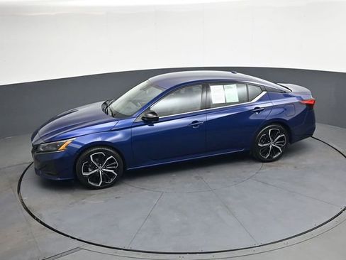 Used 2024 Nissan Altima 2.5 SR FWD image 27