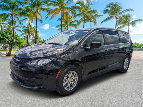 New 2025 Chrysler Voyager LX image 6