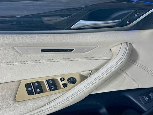 Used 2021 BMW 530i xDrive w/ Convenience Package image 23