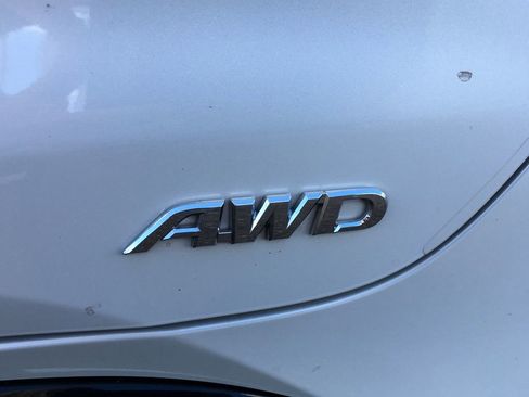 Used 2025 Toyota Corolla SE AWD/4WD image 4