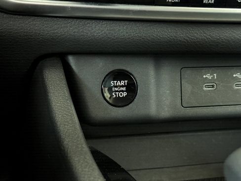 Used 2025 Nissan Rogue SV FWD image 33