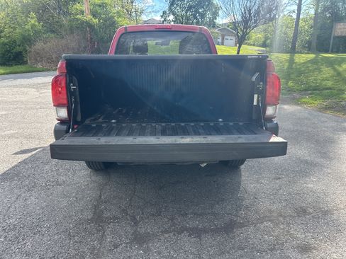 Used 2019 Toyota Tacoma SR AWD/4WD image 5