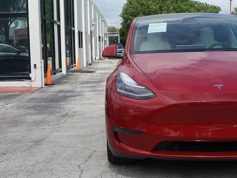 Used 2021 Tesla Model Y Long Range AWD/4WD image 13