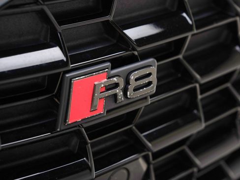Used 2022 Audi R8 V10 w/ Premium Package RWD image 21