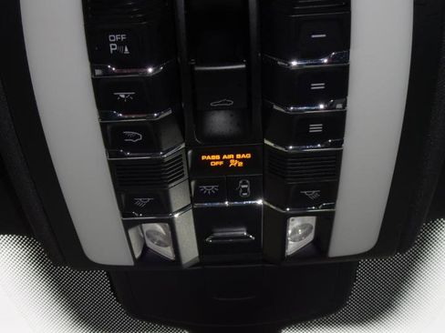 Used 2016 Porsche Cayenne AWD/4WD image 18