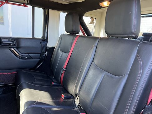 Used 2018 Jeep Wrangler Unlimited Rubicon image 34