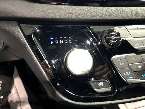Used 2026 Chrysler Pacifica Select image 20