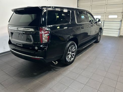 Used 2022 Chevrolet Suburban LT w/ Luxury Package AWD/4WD image 3