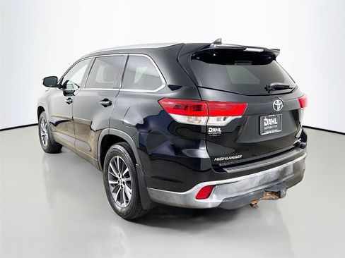 Used 2019 Toyota Highlander XLE AWD/4WD image 10