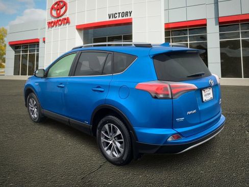 Used 2017 Toyota RAV4 XLE image 5