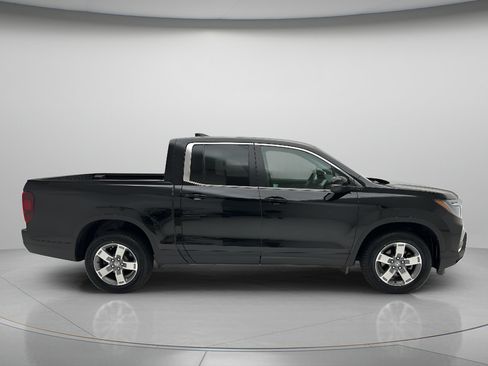 Used 2025 Honda Ridgeline RTL image 3