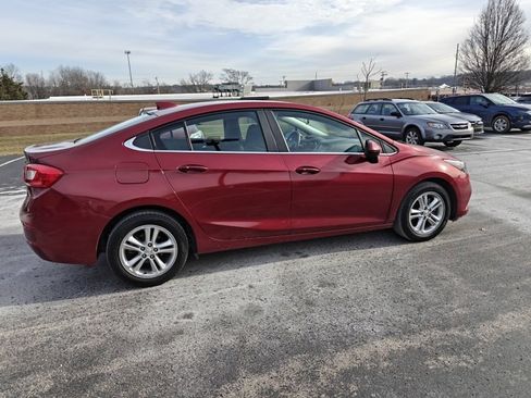 Used 2017 Chevrolet Cruze LT w/ Convenience Package image 4