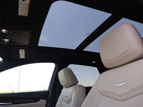 Used 2019 Cadillac XT5 Premium Luxury FWD image 11