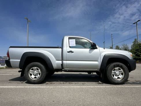 Used 2011 Toyota Tacoma 4x4 Regular Cab image 3