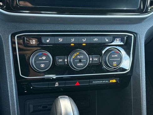 Used 2020 Volkswagen Atlas Cross Sport SEL AWD/4WD image 21