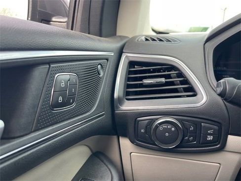 Used 2022 Ford Edge Titanium image 19