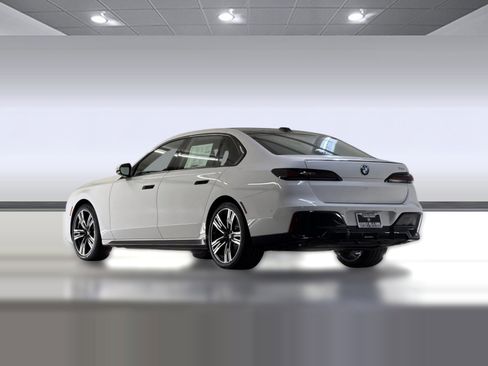 New 2026 BMW 740i image 3