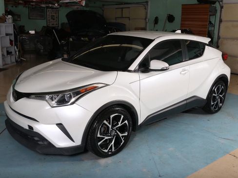 Used 2019 Toyota C-HR XLE image 36