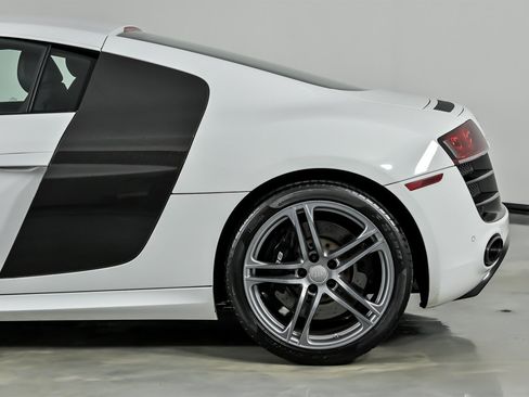 Used 2011 Audi R8 V10 image 9