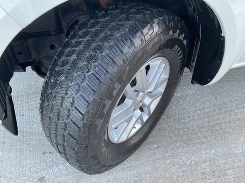 Used 2014 Nissan Frontier SV image 39