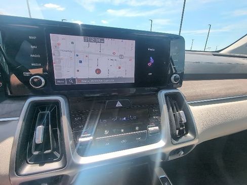 Used 2023 Kia Sorento EX w/ Panoramic Sunroof Package FWD image 17