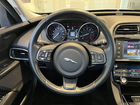 Used 2018 Jaguar XE Premium AWD/4WD image 41