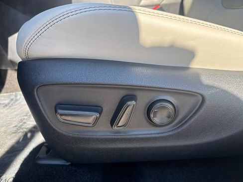 Used 2025 Toyota RAV4 XLE Premium image 38