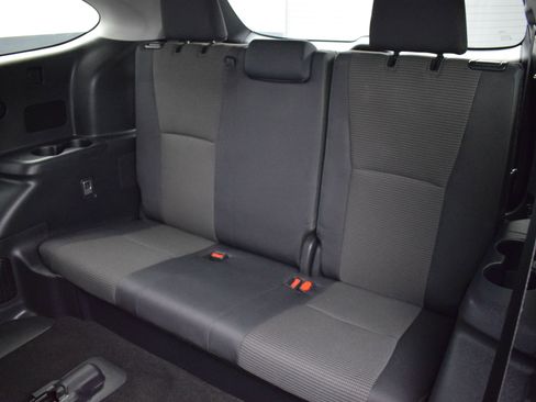 Used 2024 Toyota Highlander LE AWD/4WD image 14