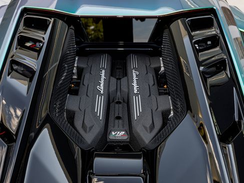 Used 2024 Lamborghini Revuelto AWD/4WD image 37