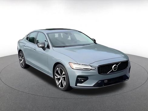 Used 2024 Volvo S60 B5 Core FWD image 3