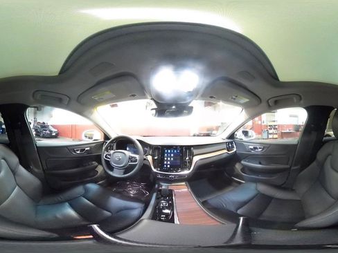 Used 2025 Volvo V60 B5 Cross Country Plus image 43